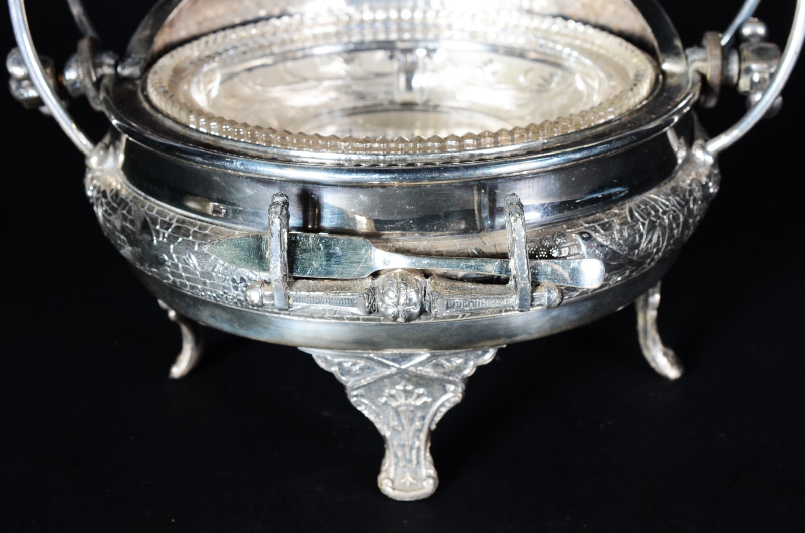Porta caviar de pewter, tampa articulada, interior de cristal. Com... - foto 6 de 8