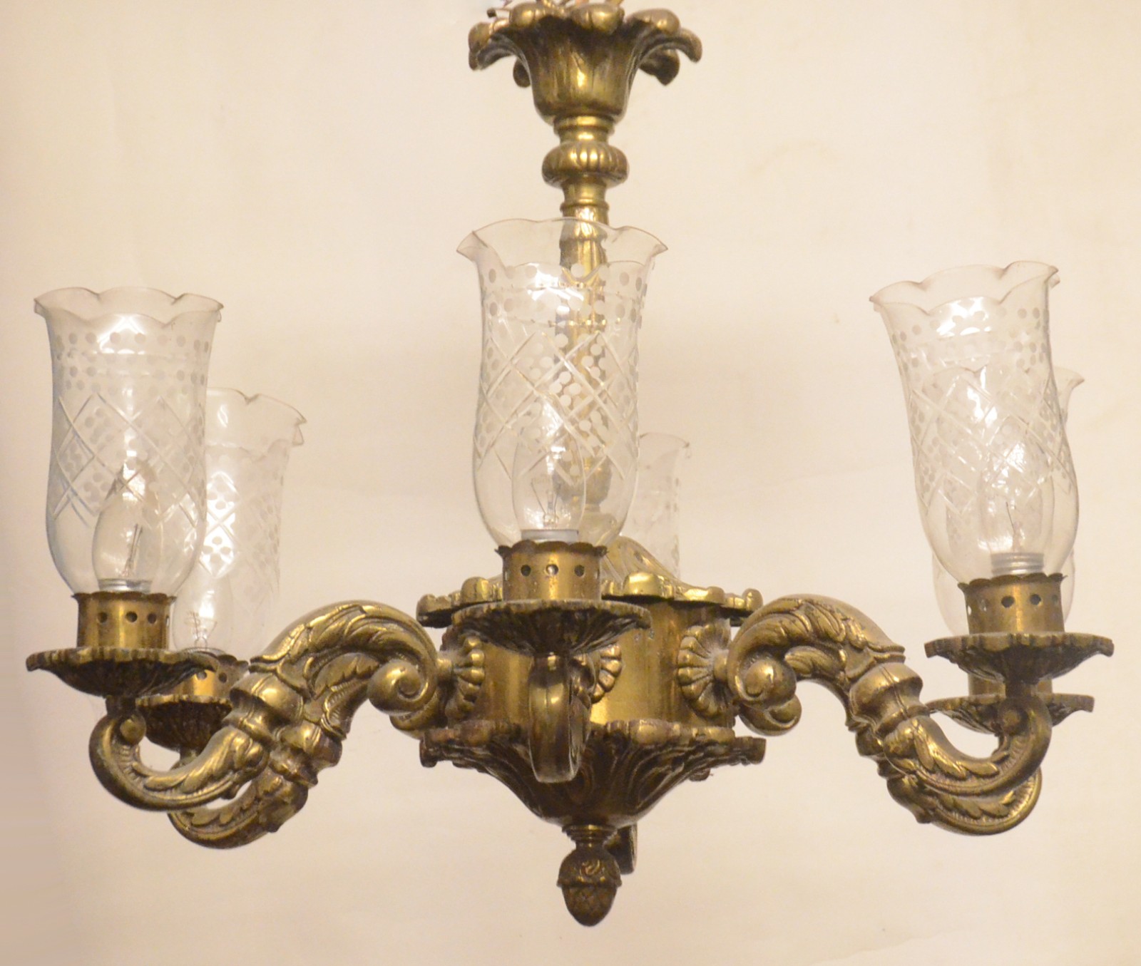 Lustre de metal dourado para 6 luzes. - foto 1 de 6