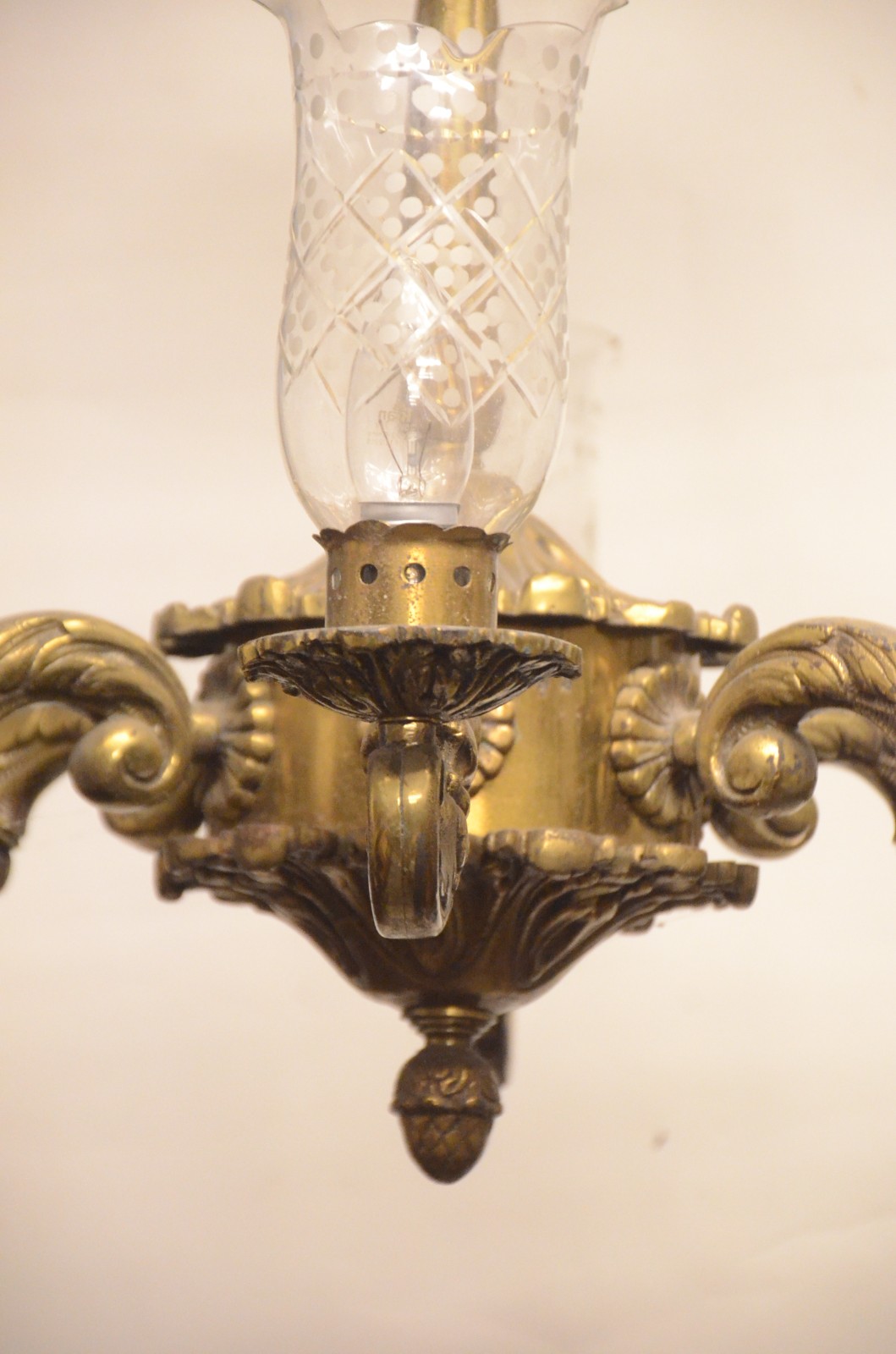 Lustre de metal dourado para 6 luzes. - foto 3 de 6