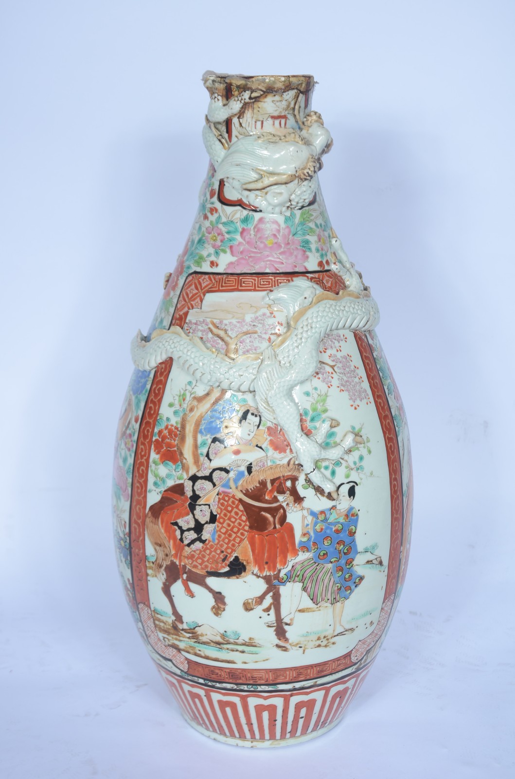 Vaso em porcelana japonesa de formato piriforme, ornado em esmaltes... - foto 1 de 11