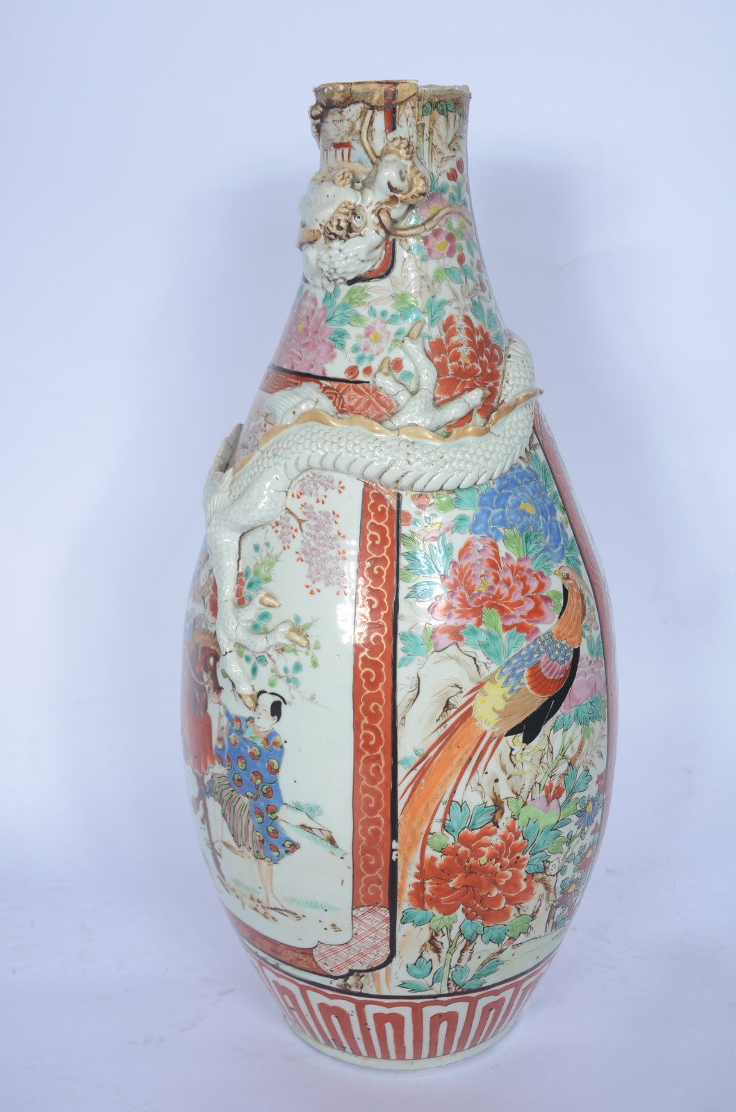 Vaso em porcelana japonesa de formato piriforme, ornado em esmaltes... - foto 3 de 11