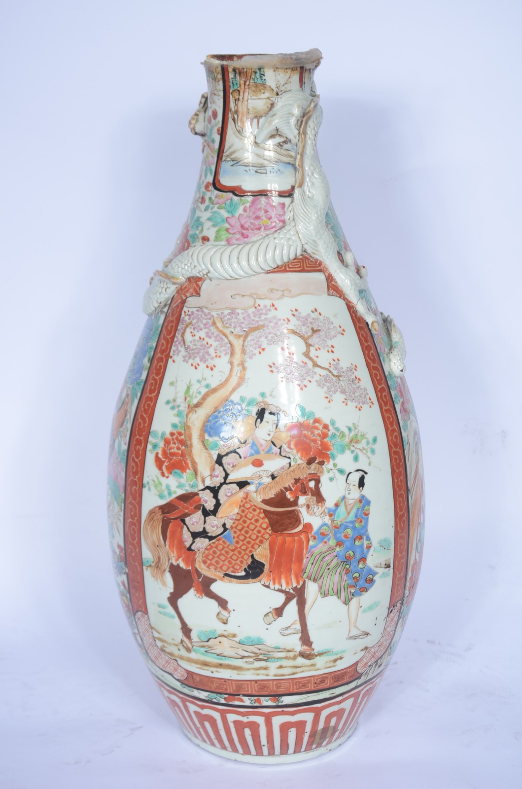 Vaso em porcelana japonesa de formato piriforme, ornado em esmaltes... - foto 4 de 11