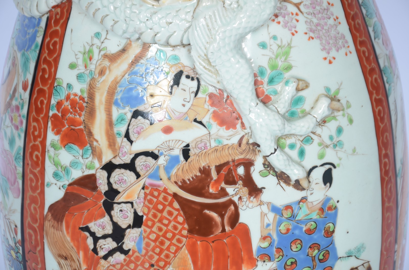 Vaso em porcelana japonesa de formato piriforme, ornado em esmaltes... - foto 5 de 11
