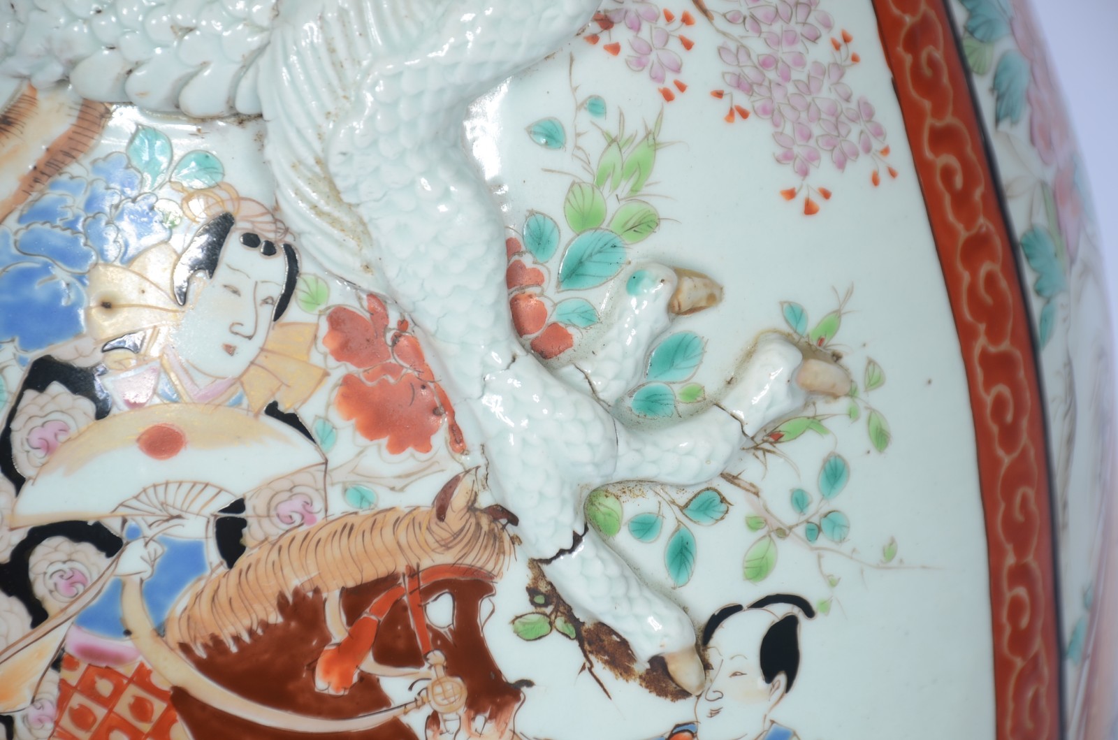 Vaso em porcelana japonesa de formato piriforme, ornado em esmaltes... - foto 6 de 11