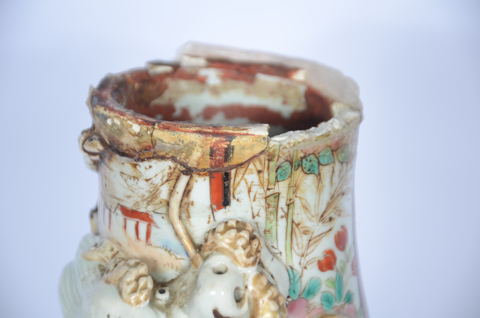 Vaso em porcelana japonesa de formato piriforme, ornado em esmaltes... - foto 7 de 11