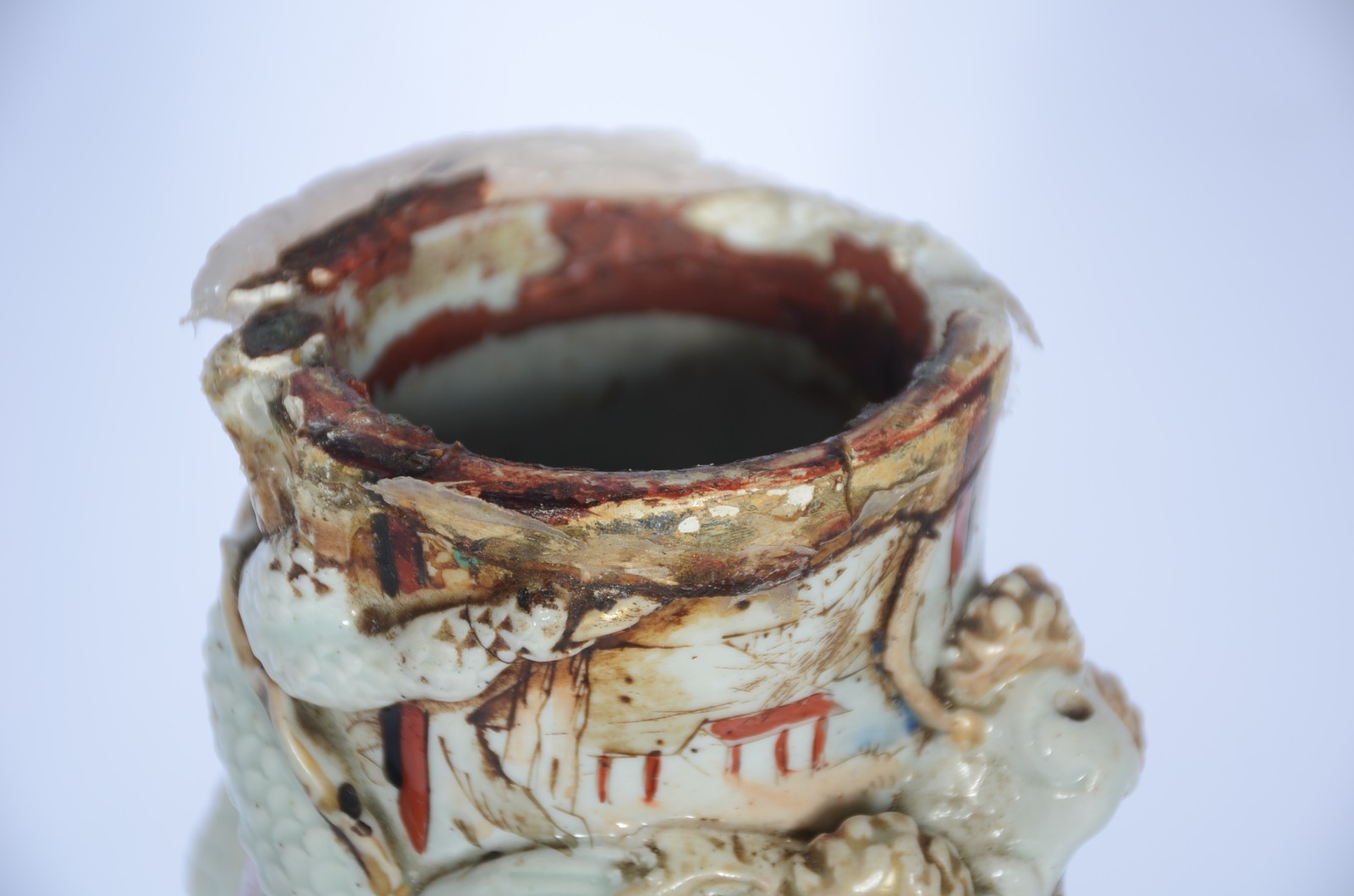 Vaso em porcelana japonesa de formato piriforme, ornado em esmaltes... - foto 8 de 11