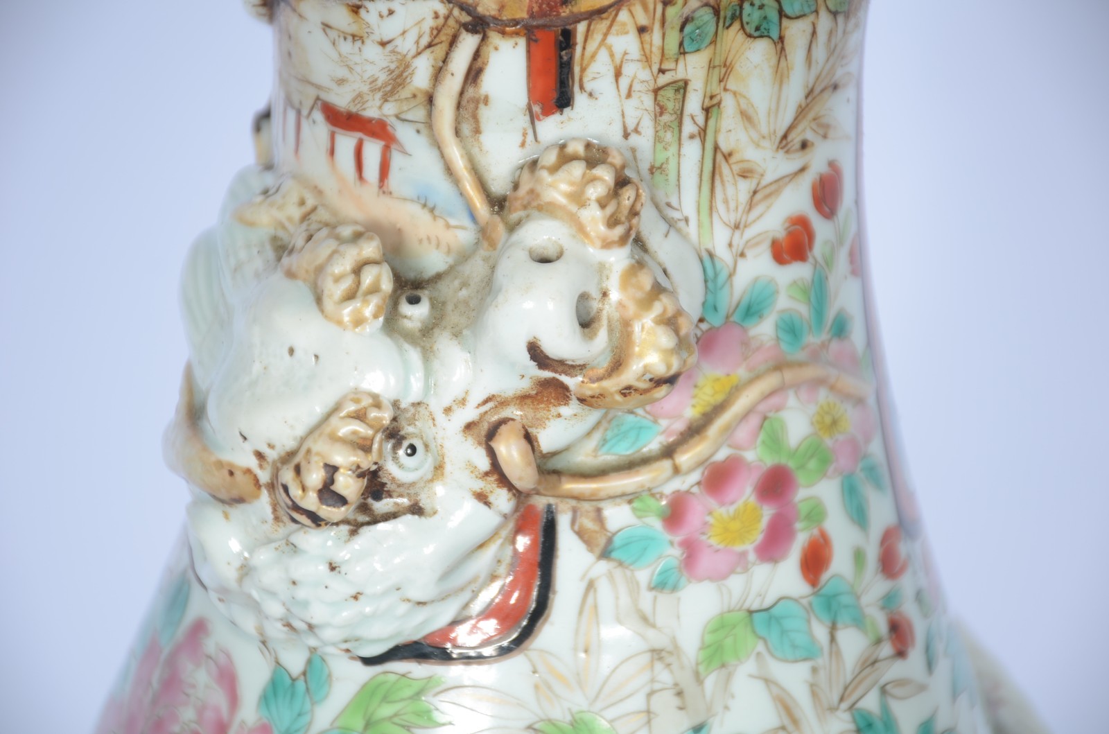 Vaso em porcelana japonesa de formato piriforme, ornado em esmaltes... - foto 9 de 11