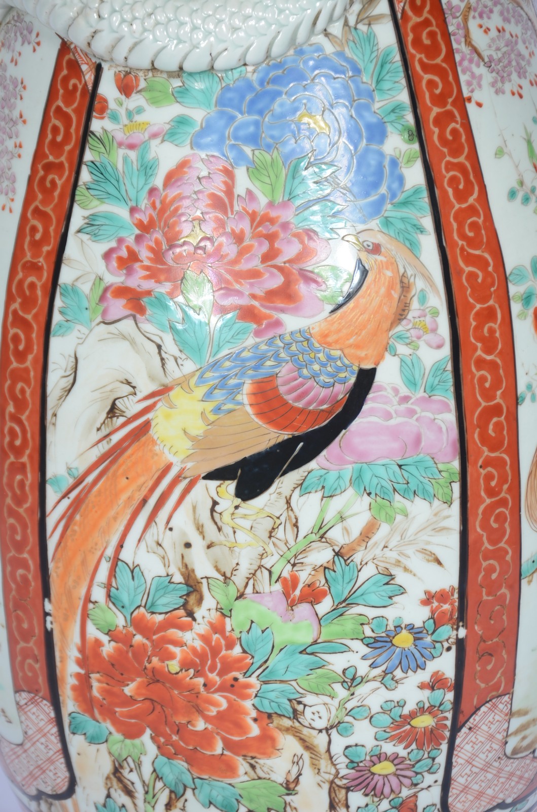 Vaso em porcelana japonesa de formato piriforme, ornado em esmaltes... - foto 10 de 11