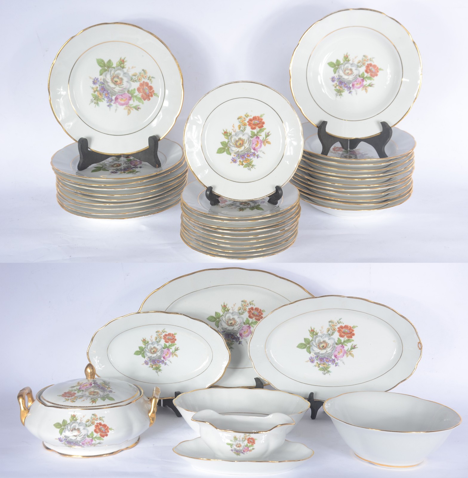 Aparelho de jantar de porcelana Barão do Rio Branco, fundo branco com... - foto 1 de 9