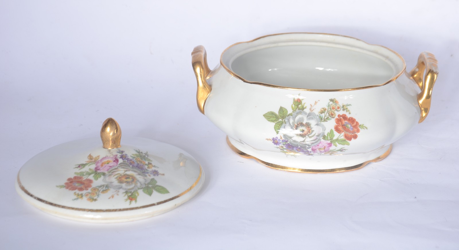 Aparelho de jantar de porcelana Barão do Rio Branco, fundo branco com... - foto 8 de 9