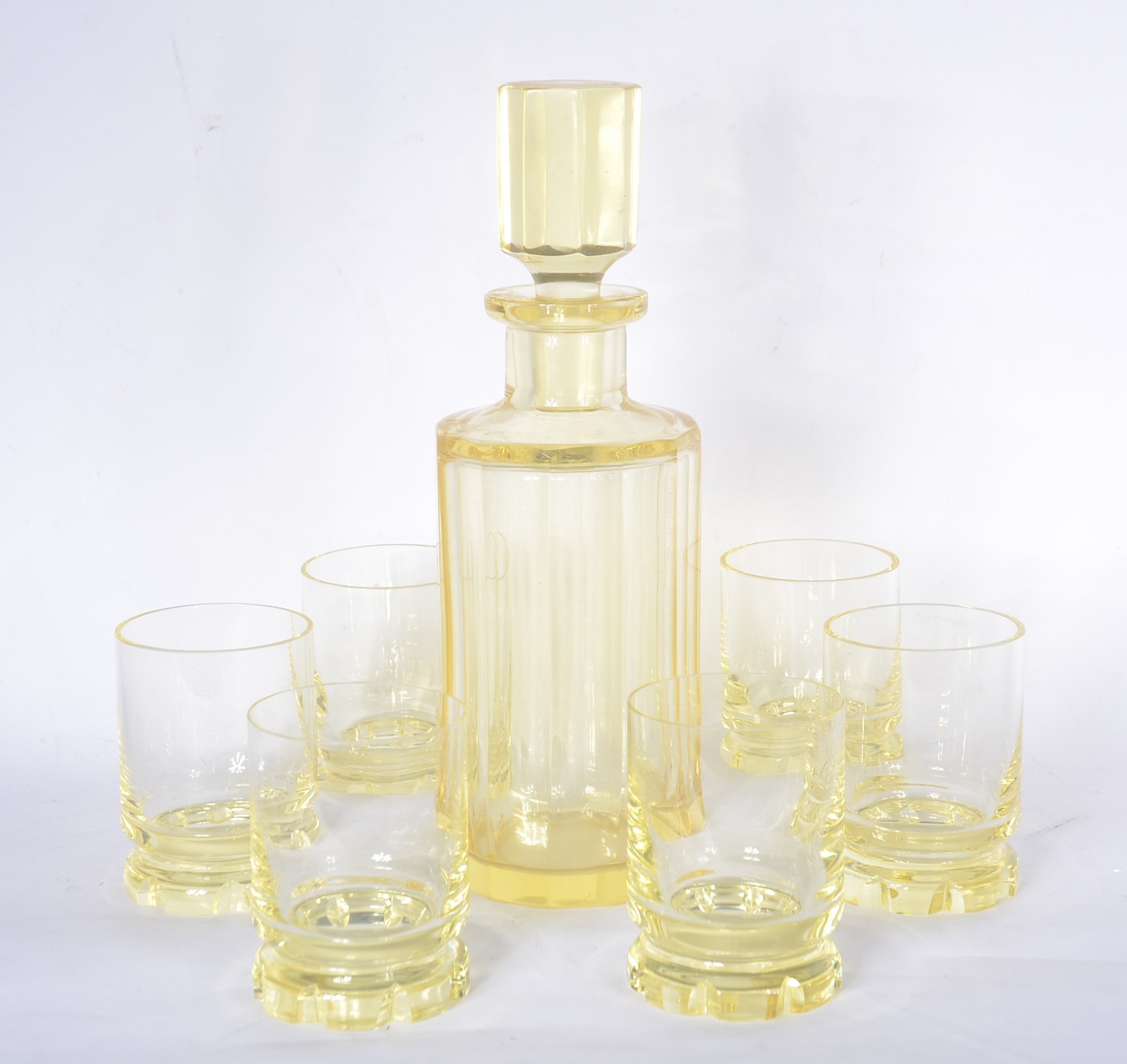 Conjunto de garrafa e 6 copos para Whisky de cristal amarelo. - foto 1 de 6