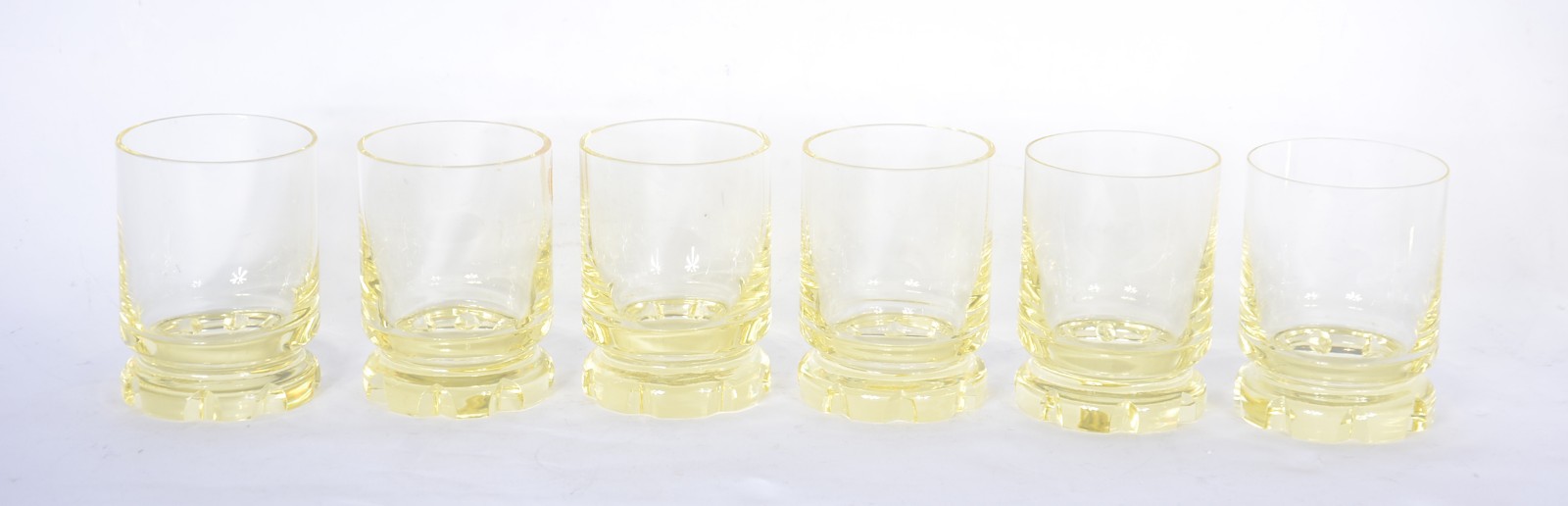 Conjunto de garrafa e 6 copos para Whisky de cristal amarelo. - foto 2 de 6