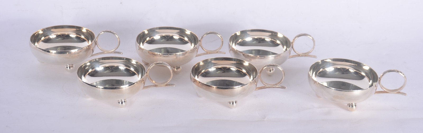 Diversas peças de metal prateado, sendo: samovar, jarra para água, 2... - foto 4 de 9