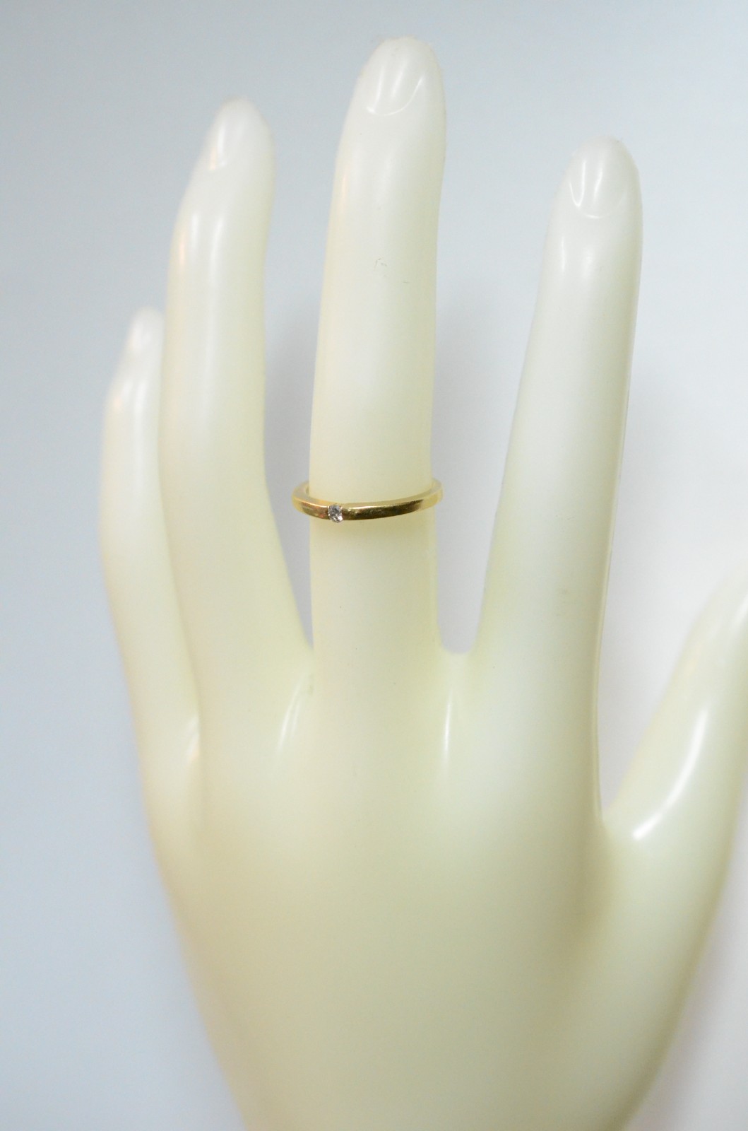 Anel de ouro 18 k., contraste 750 mls com um brilhante de 0,05 ct... - foto 6 de 6