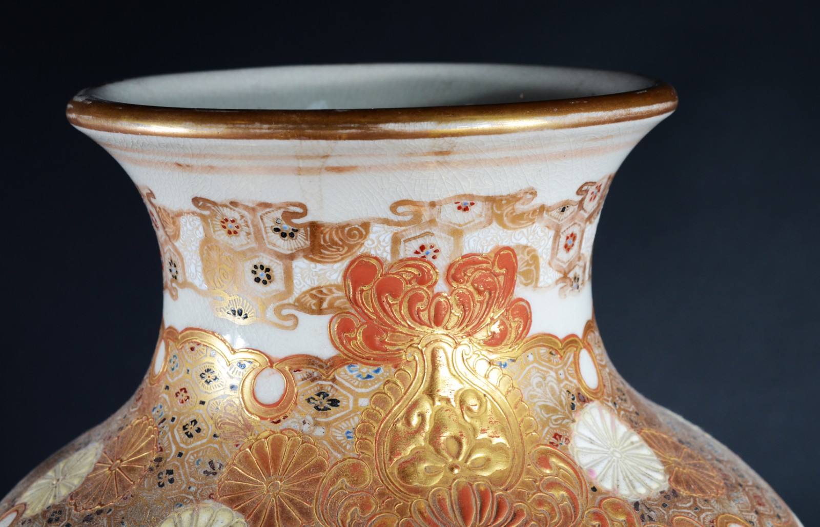 Vaso de faiança japonesa Satzuma Imperial decorado com figuras em... - foto 5 de 10