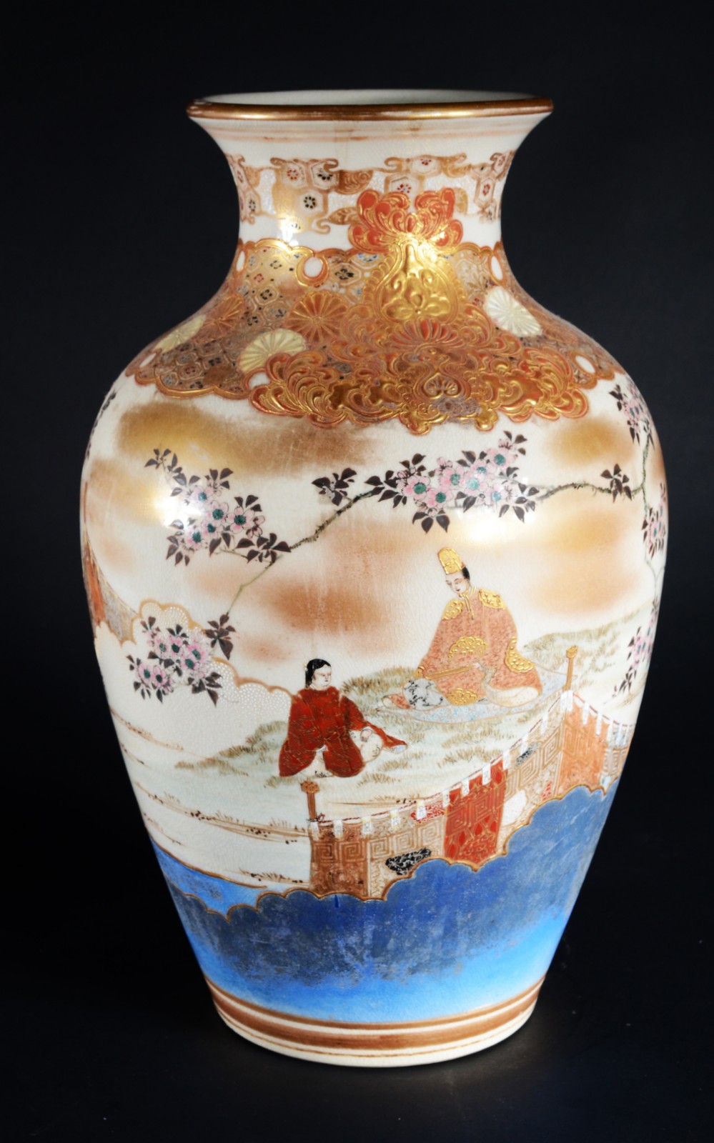 Vaso de faiança japonesa Satzuma Imperial decorado com figuras em... - foto 1 de 10
