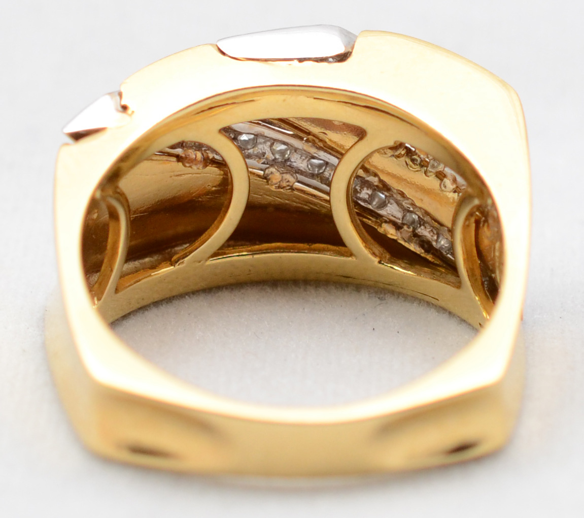 Anel em ouro amarelo 18 k com aproximadamente 0.50 ct de brilhantes... - foto 4 de 4