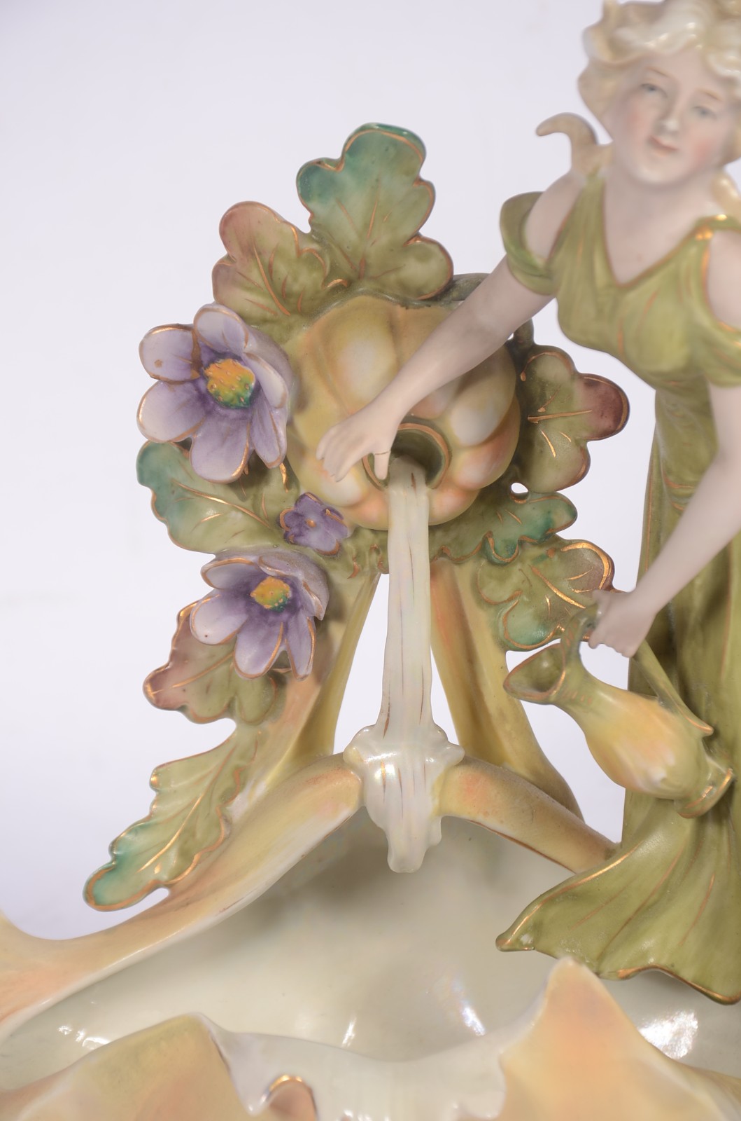 Escultura Art Nouveau de biscuit policromado representando Figura... - foto 4 de 8