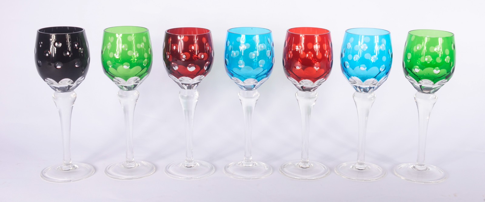 Conjunto com sete taças para vinho de cristal doublé lapidado com... - foto 1 de 7