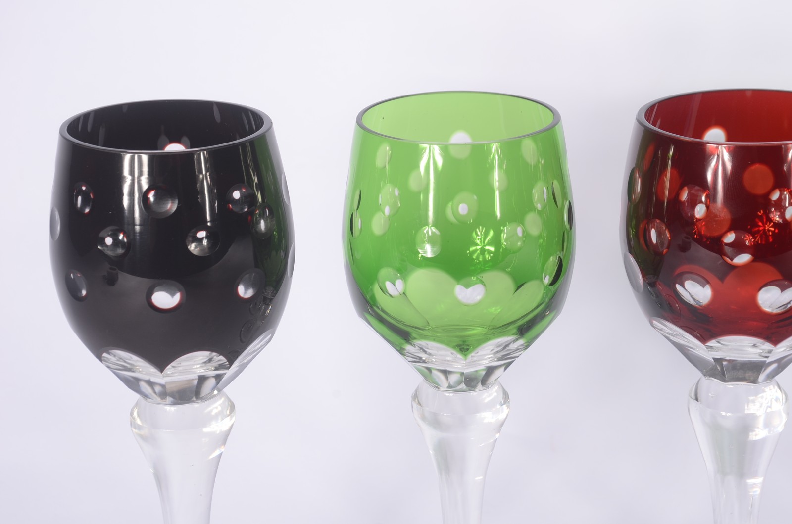 Conjunto com sete taças para vinho de cristal doublé lapidado com... - foto 3 de 7