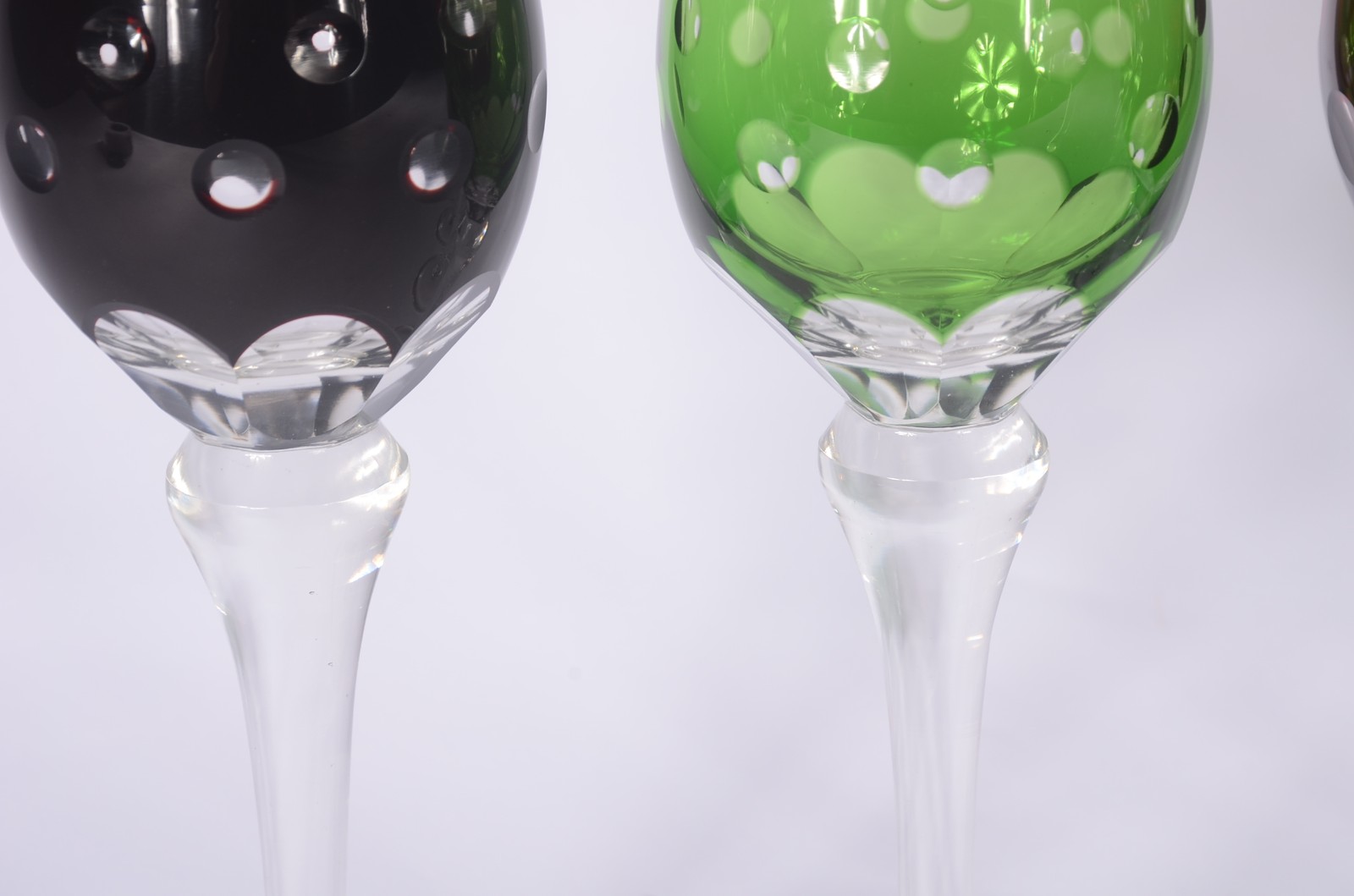 Conjunto com sete taças para vinho de cristal doublé lapidado com... - foto 4 de 7
