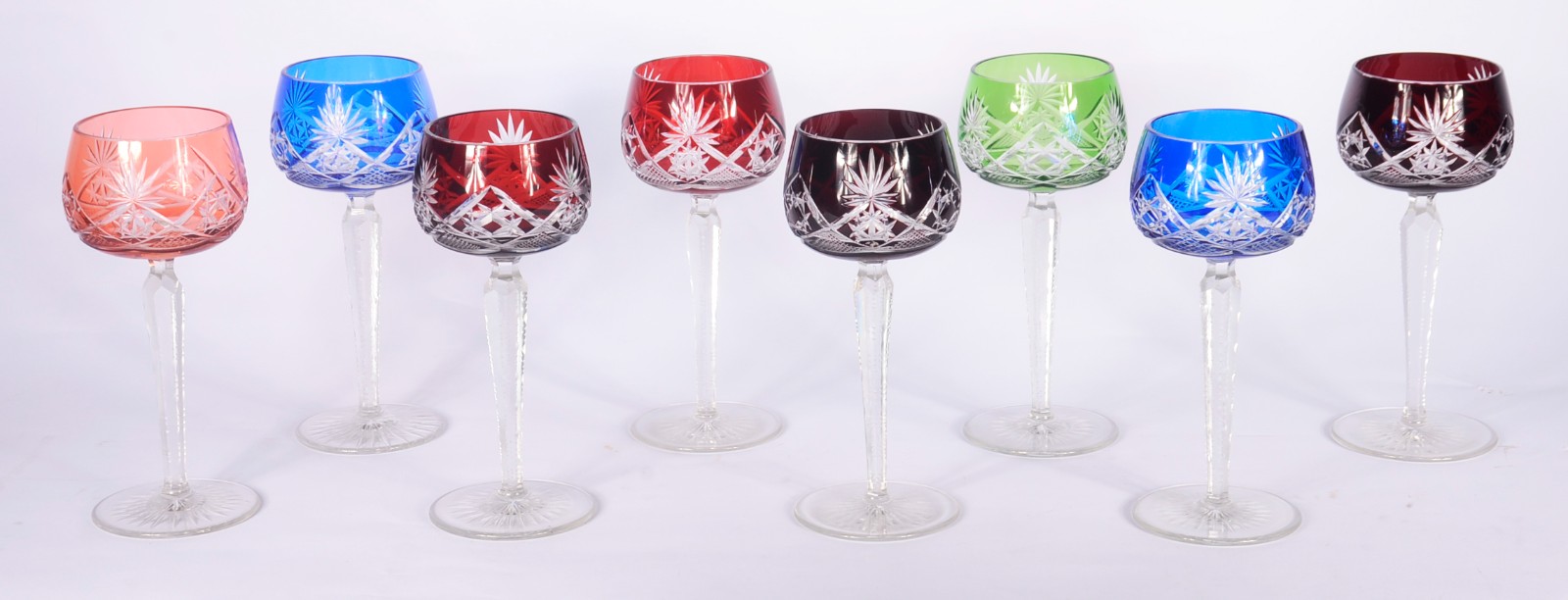 Conjunto com oito taças para vinho de cristal doublé lapidado em... - foto 1 de 7