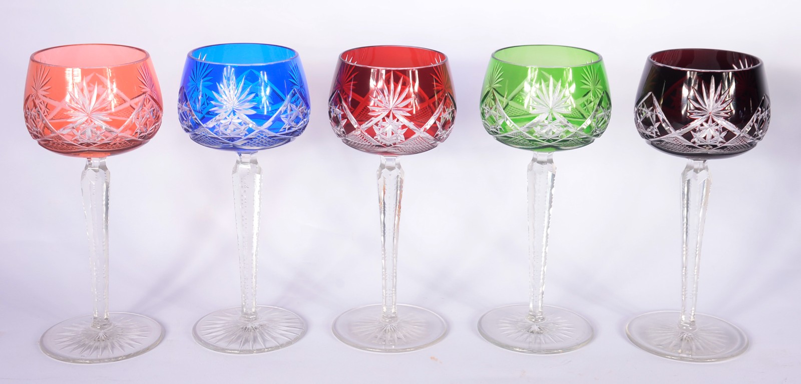 Conjunto com oito taças para vinho de cristal doublé lapidado em... - foto 2 de 7