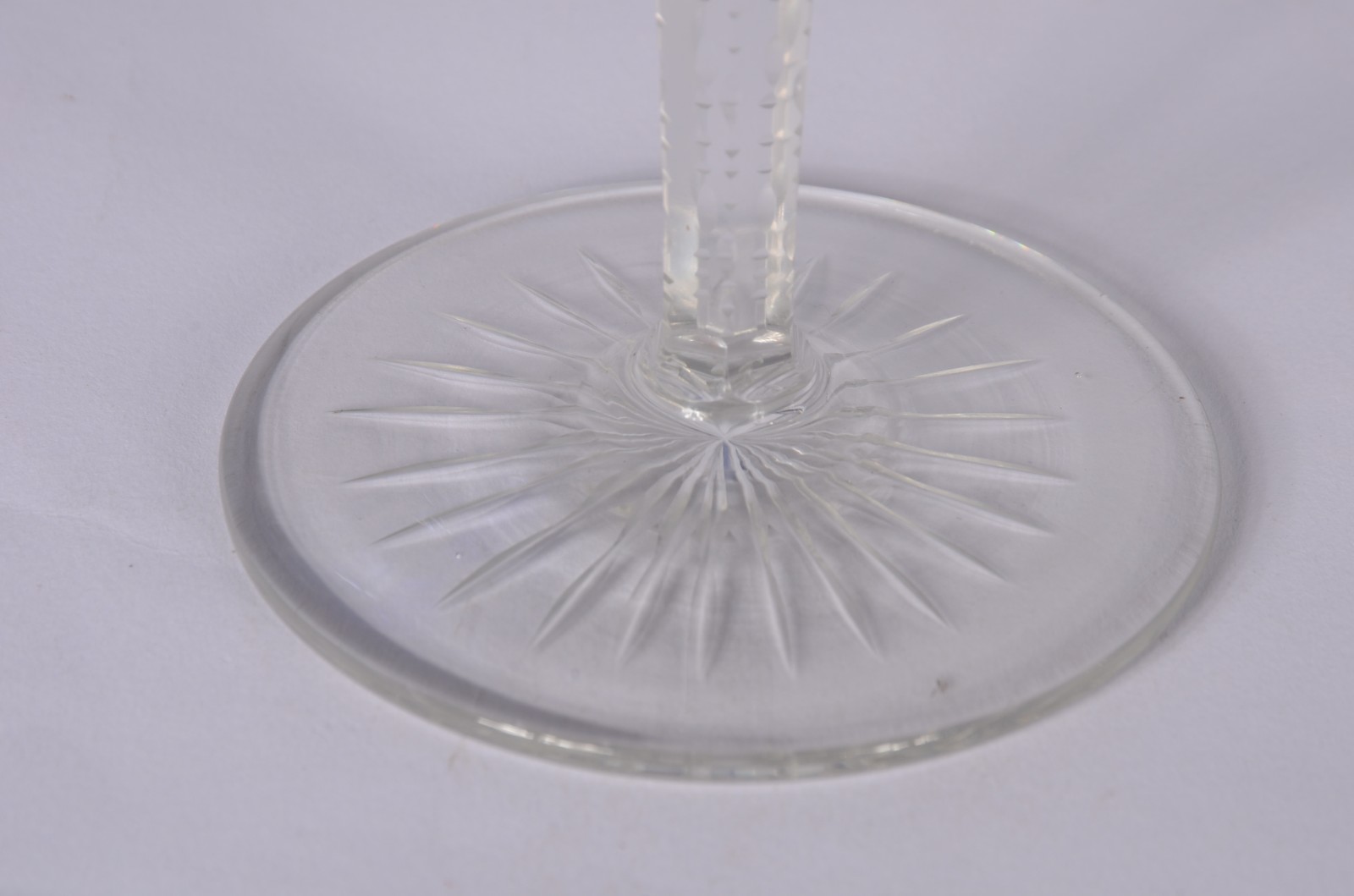Conjunto com oito taças para vinho de cristal doublé lapidado em... - foto 7 de 7