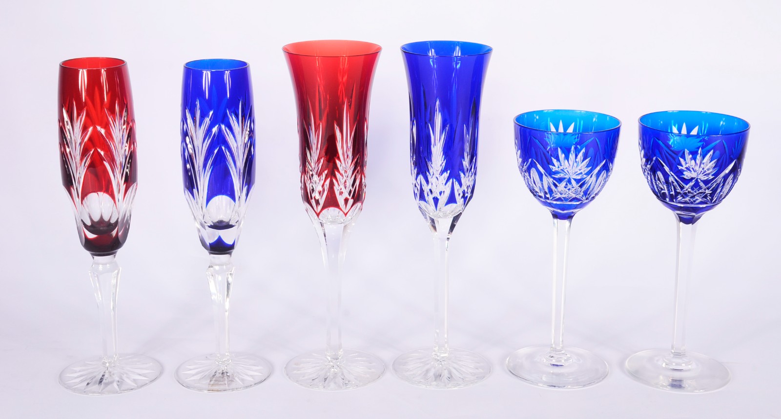 Quatro flutes e 2 taças para vinho de cristal doublé lapidado rubi e... - foto 1 de 10