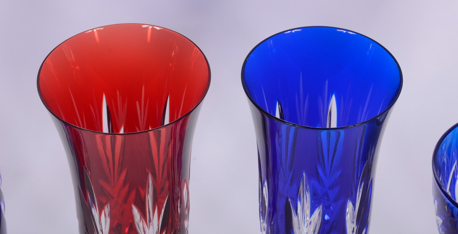 Quatro flutes e 2 taças para vinho de cristal doublé lapidado rubi e... - foto 2 de 10