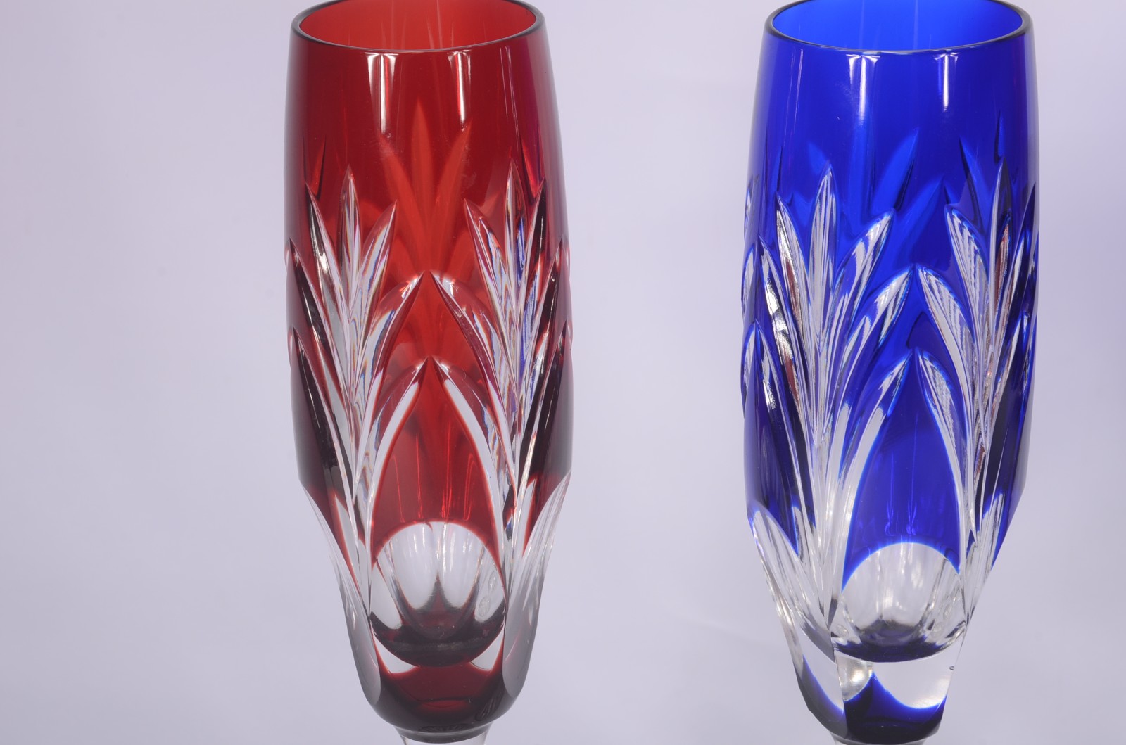 Quatro flutes e 2 taças para vinho de cristal doublé lapidado rubi e... - foto 7 de 10