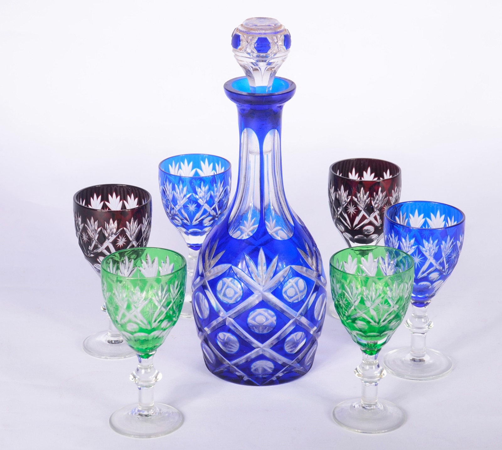 Conjunto de licoreira com 6 cálices de cristal lapidado doublé em... - foto 1 de 10