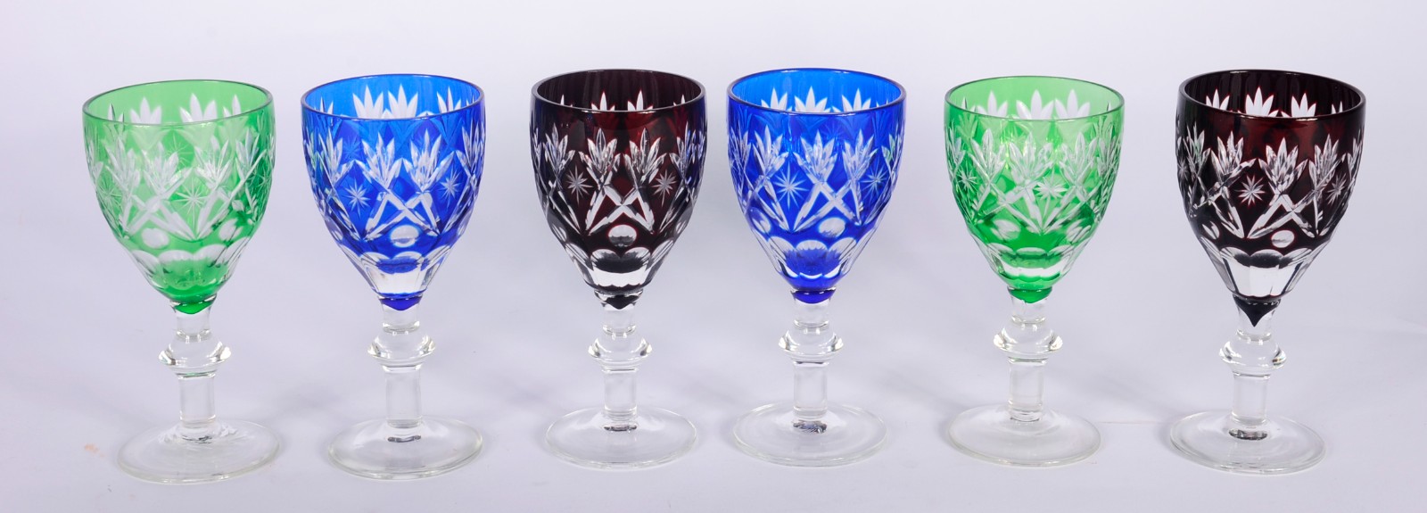 Conjunto de licoreira com 6 cálices de cristal lapidado doublé em... - foto 2 de 10