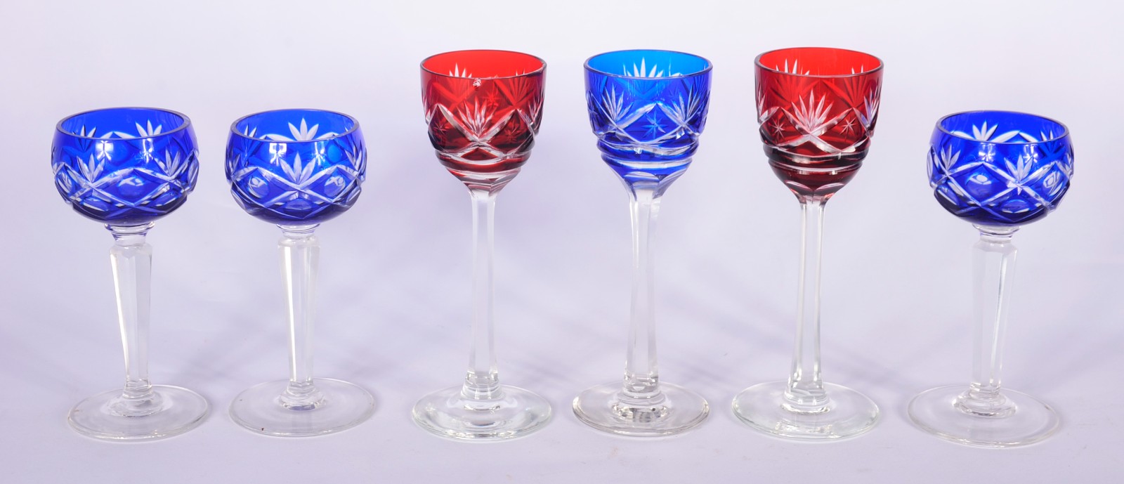 Seis cálices para licor de cristal doublé nas cores azul e rubi... - foto 1 de 6