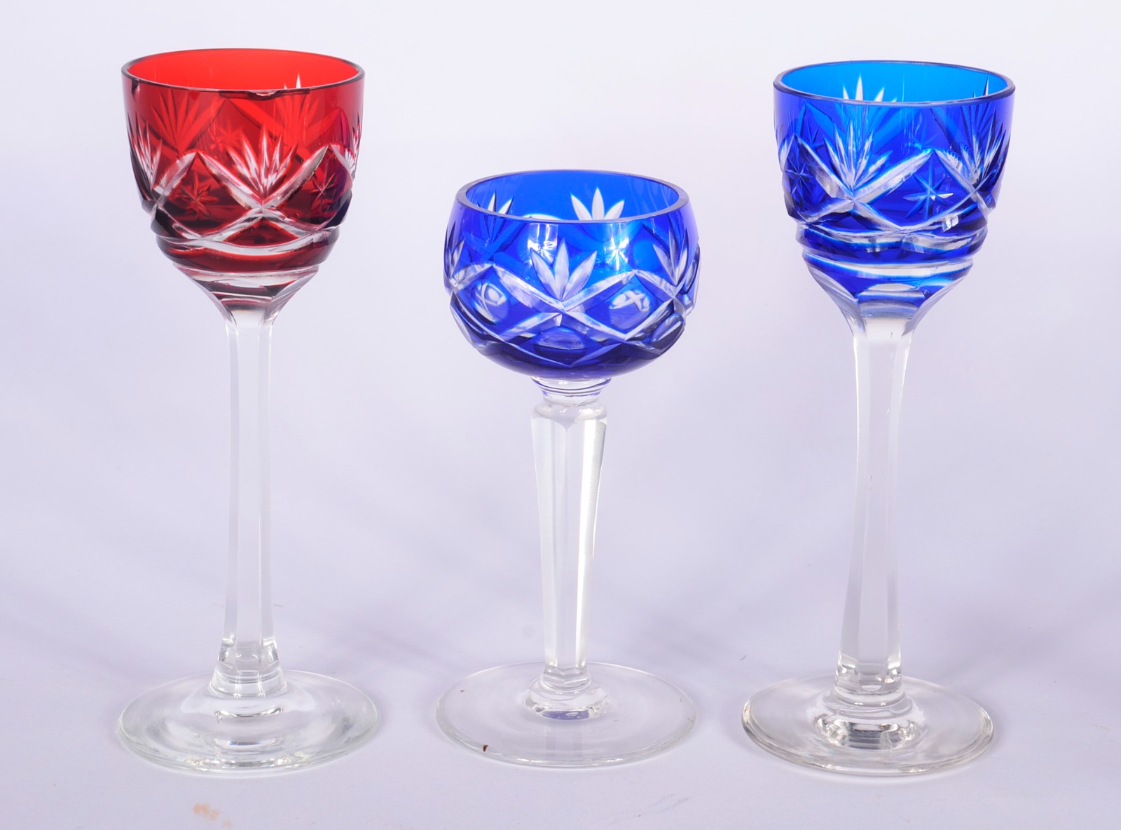 Seis cálices para licor de cristal doublé nas cores azul e rubi... - foto 2 de 6
