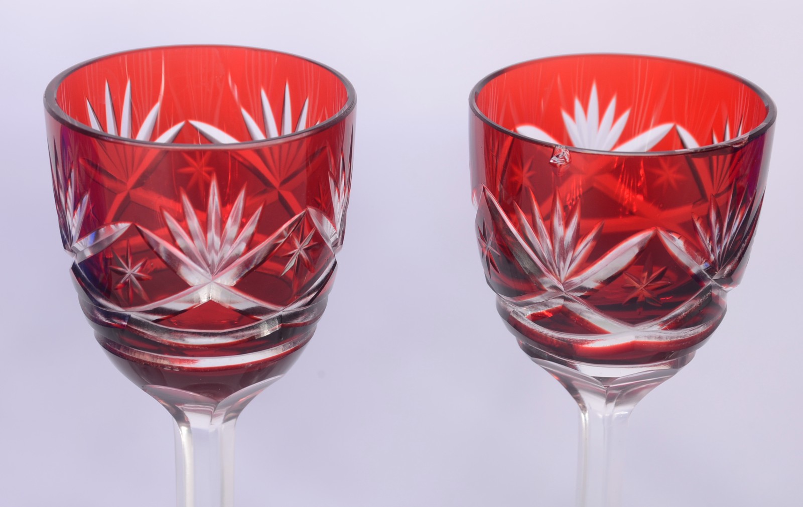 Seis cálices para licor de cristal doublé nas cores azul e rubi... - foto 5 de 6