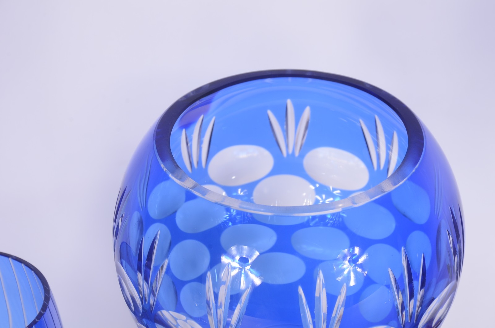 Sete cálices de cristal doublé lapidado, nas cores azul e rubi... - foto 5 de 6