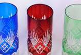 Conjunto com 12 copos para long drink de crista... - Conjunto com 12 copos para long drink de cristal doublé lapidado, nas cores rubi, azul e verde.