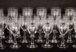 Saint Louis (1586),  - Serviço de cristal francês Saint Louis com guirlandas lavradas, composto de: 6 taças para água, 10 taças para vinho tinto, 12 taças para vinho branco 
