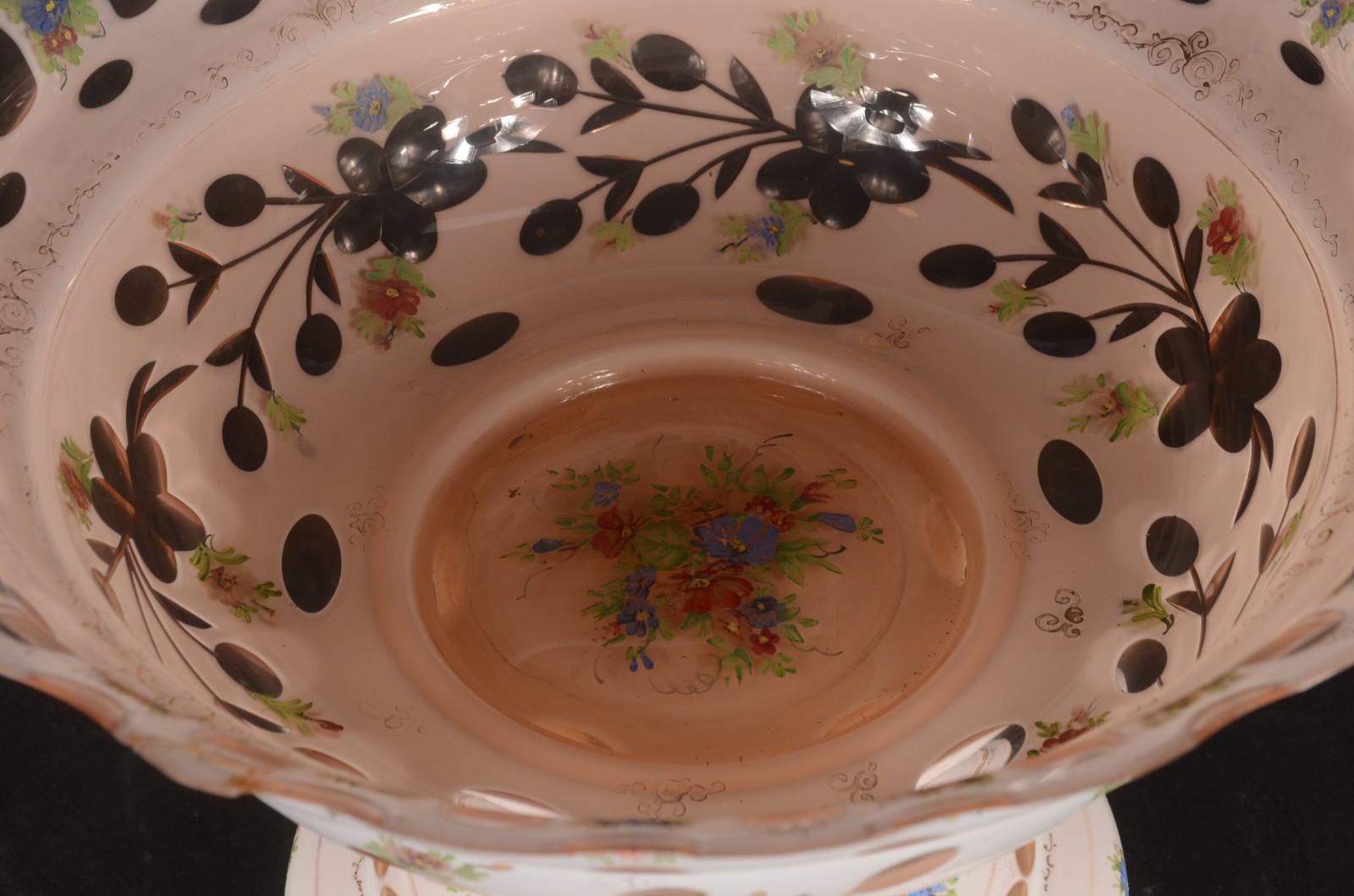 Fruteira de cristal overlay branco e salmon lapidado, em duas partes... - foto 8 de 10
