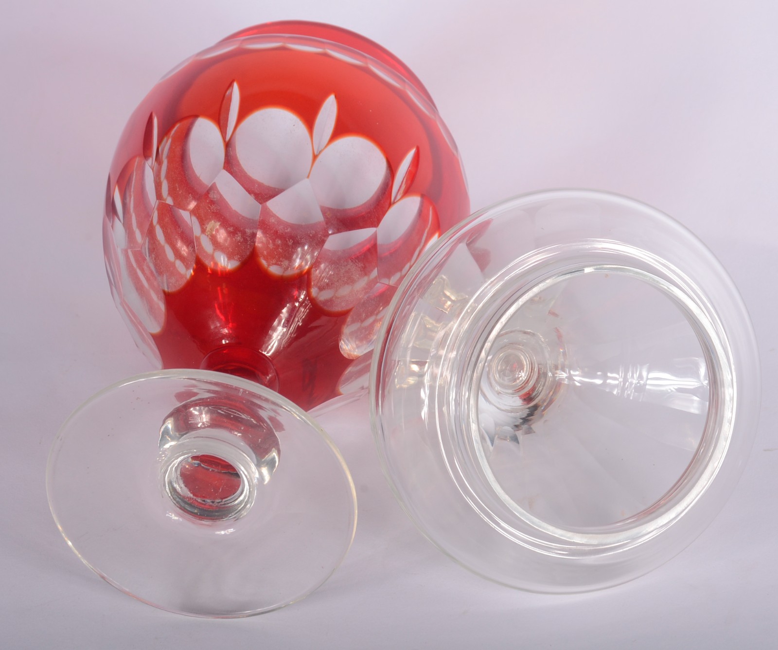 Compoteira de cristal doublé vermelho lapidado. - foto 6 de 6