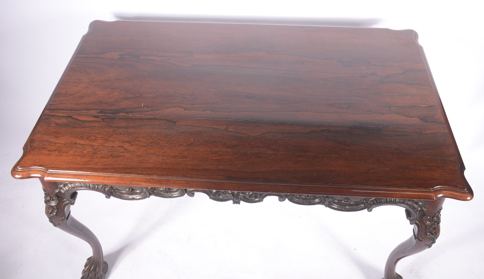 Elegante mesa de apresentação de jacarandá com pernas arqueadas, saia... - foto 5 de 7