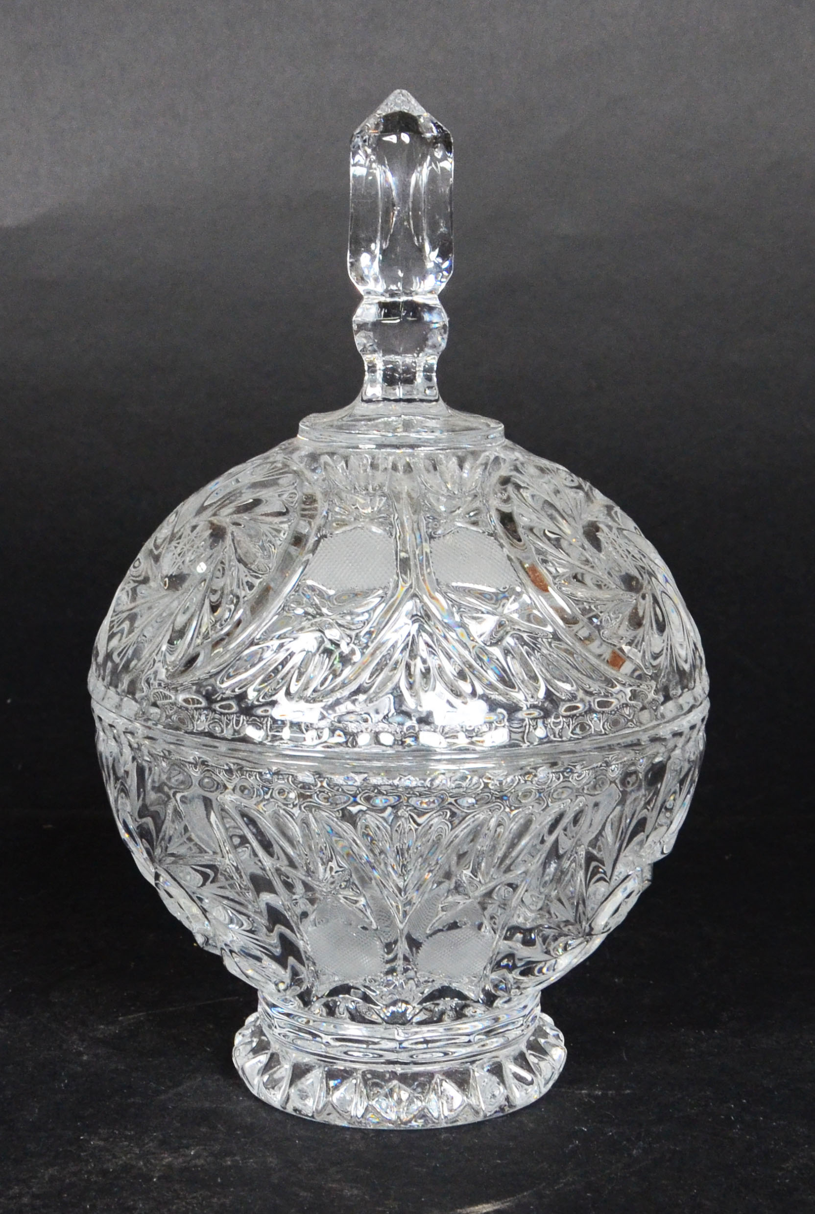 Bomboniere de cristal lapidado - foto 1 de 2