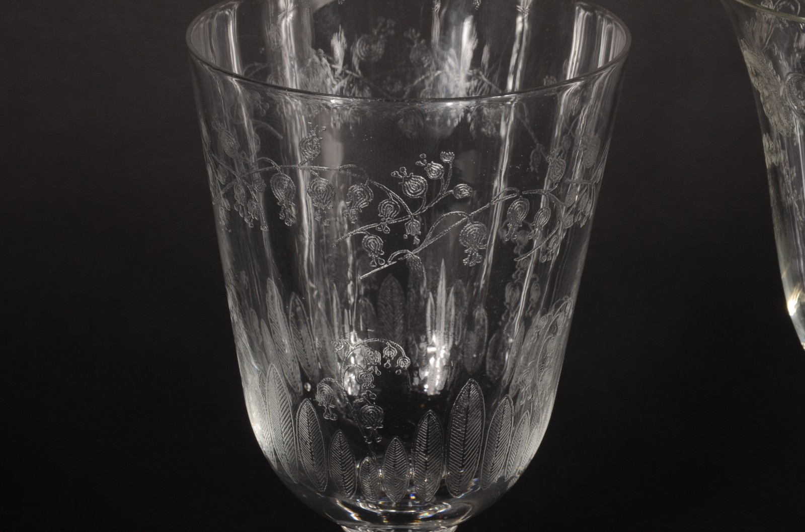Diversas taças de cristal lavrado, sendo: 8 para água, 3 para vinho... - foto 3 de 7