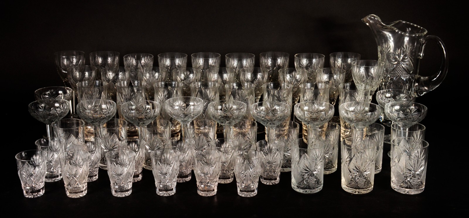 Serviço de cristal lapidado, composto de: 10 taças para vinho tinto... - foto 1 de 11
