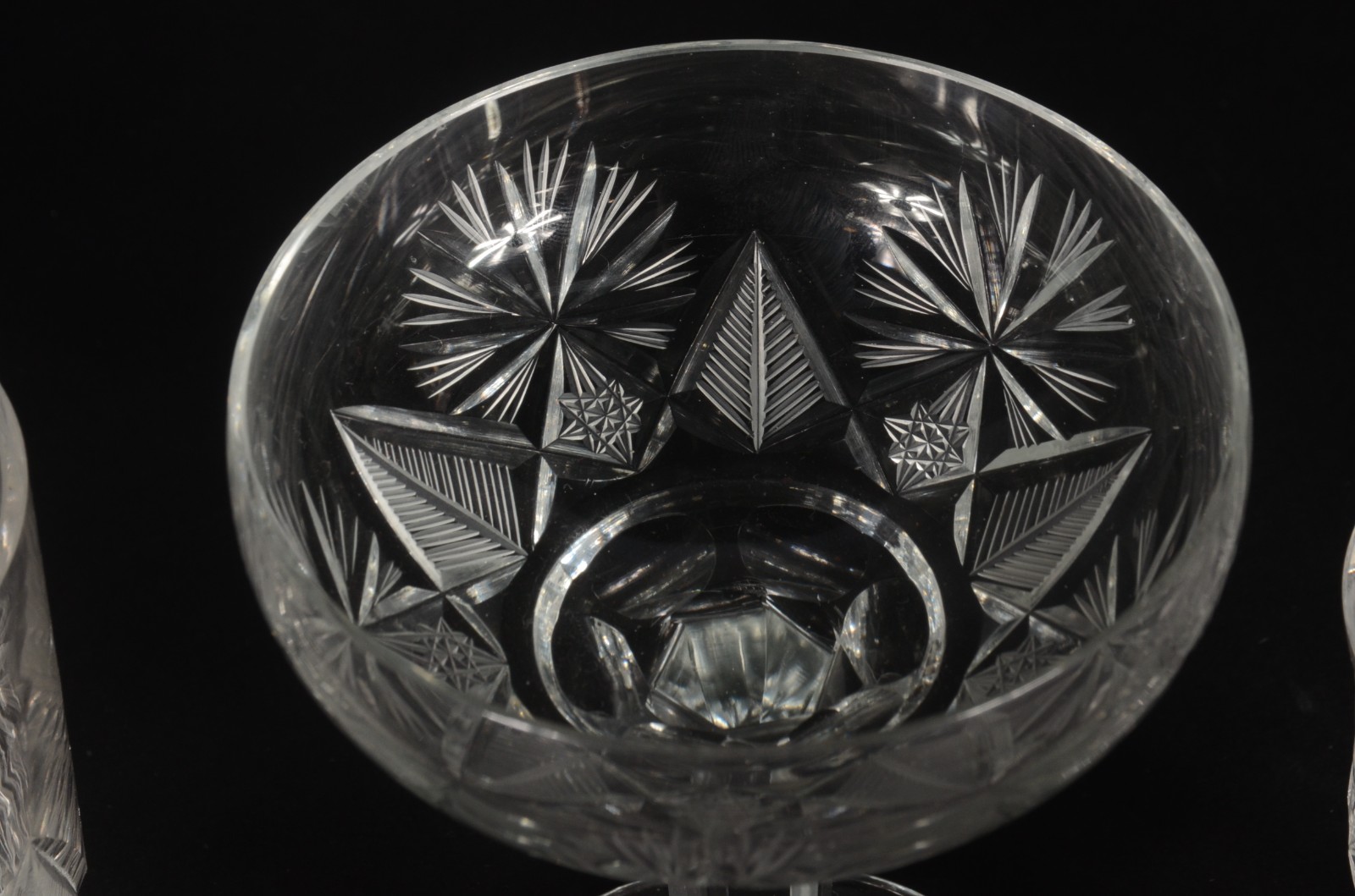 Serviço de cristal lapidado, composto de: 10 taças para vinho tinto... - foto 7 de 11
