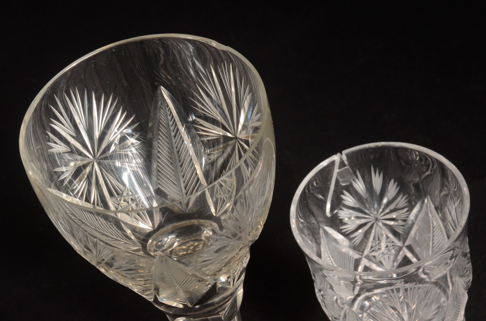 Serviço de cristal lapidado, composto de: 10 taças para vinho tinto... - foto 8 de 11