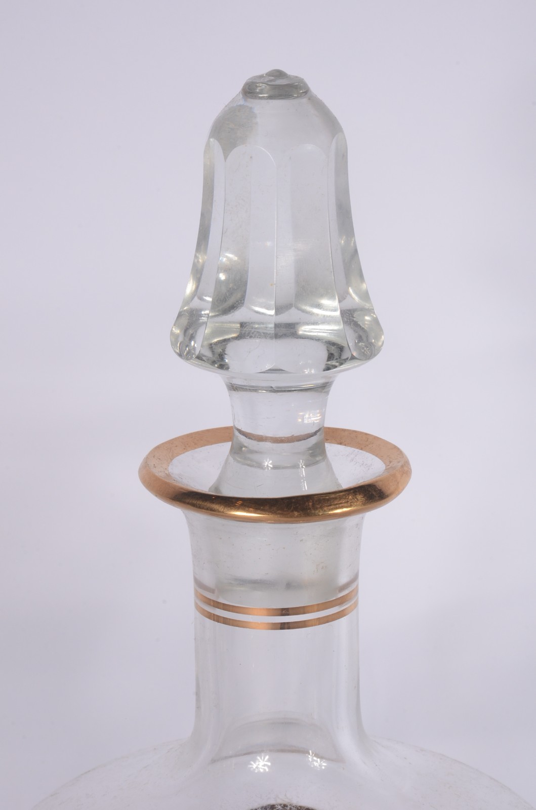 Serviço de cristal com bases facetadas, bordas douradas e monograma... - foto 7 de 10