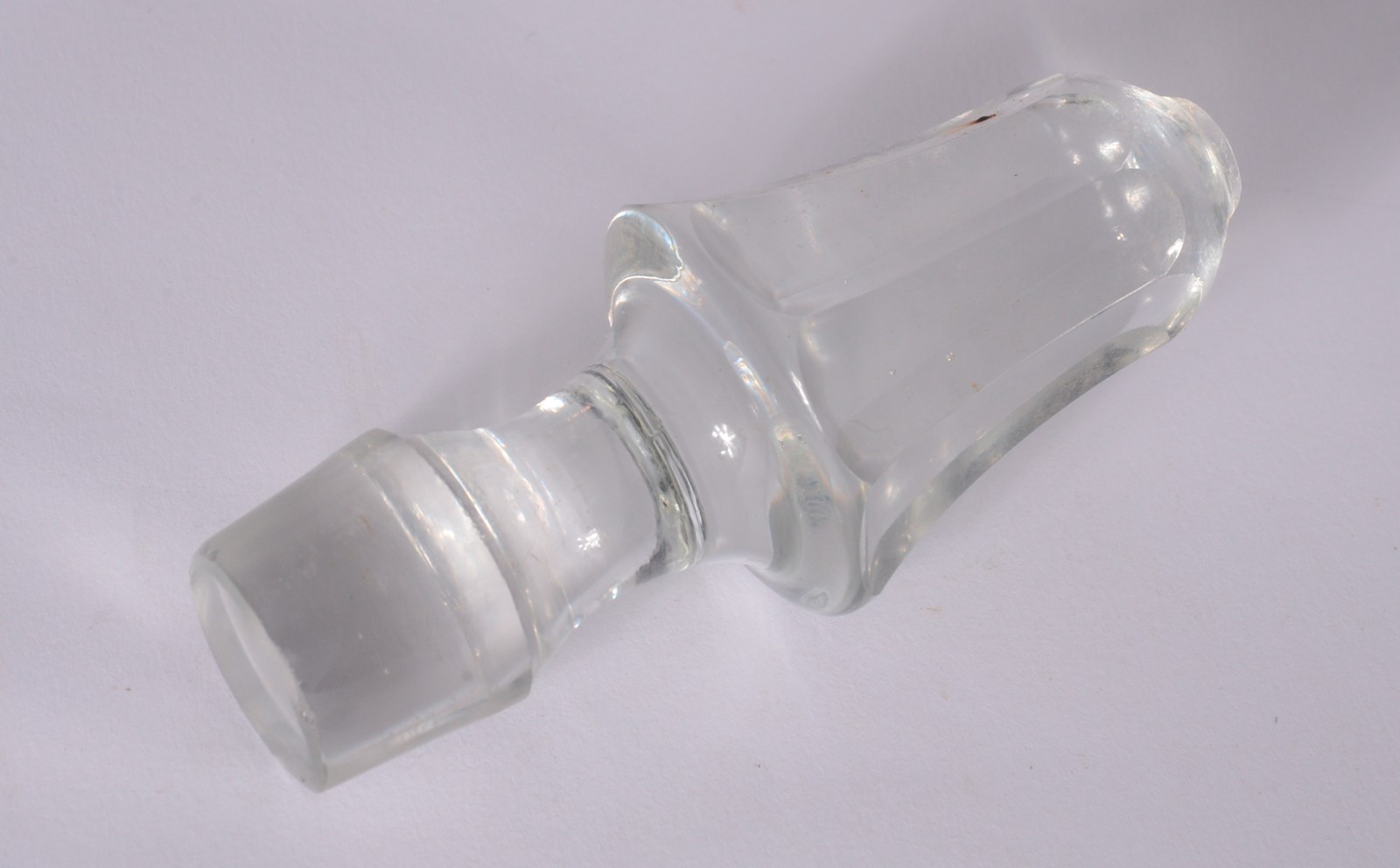 Serviço de cristal com bases facetadas, bordas douradas e monograma... - foto 8 de 10