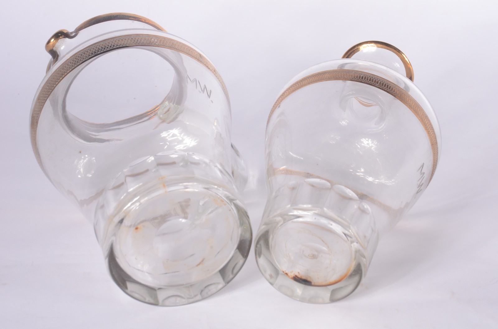 Serviço de cristal com bases facetadas, bordas douradas e monograma... - foto 10 de 10